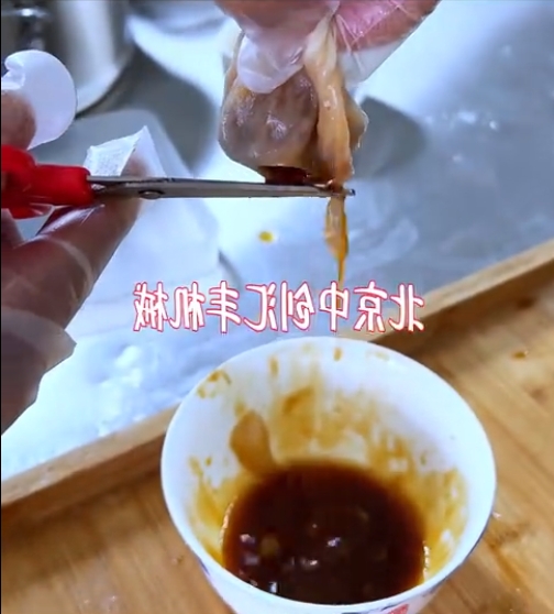 解密 湯多，餡兒大，皮兒薄。晶瑩剔透的灌湯包，是如何做出來的？